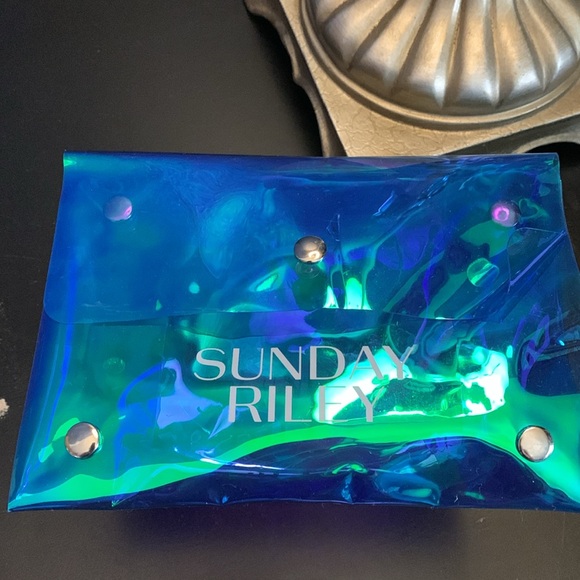 Sunday Riley gift set UFO Treatment Oil Mini and ceramic slip - Picture 3 of 3